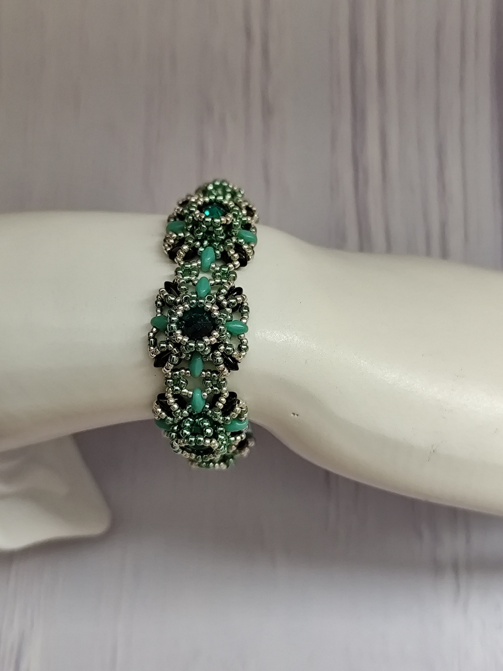 Green Crystal Floral Beaded Bracelet - Brand Unspecified